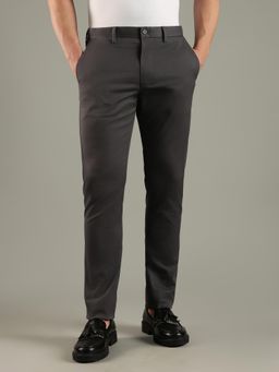 Tommy Hilfiger - Slim Fit Solid Mid Rise Chino