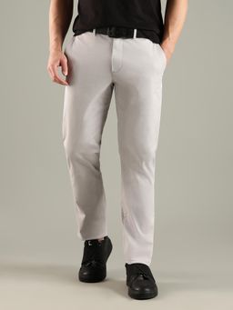 Tommy Hilfiger - Relaxed Fit Solid Mid Rise Chino