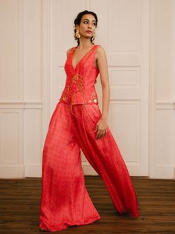 Lavina sippy - Pleated Silk Pant With An Embroidered Top