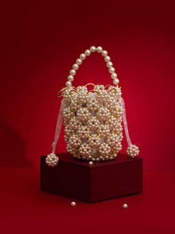 AMYRA - Leila Off-White Pearl Ring Potli