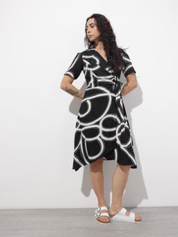 Divena - Black Abstract Half Sleeves Midi Dress