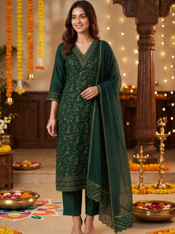 Aaghnya - Green Embroidered V-Neck Kurta Pant with Dupatta