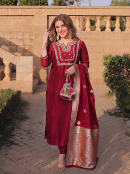 Aaghnya - Red Embroidered Round Neck Kurta Pant with Dupatta