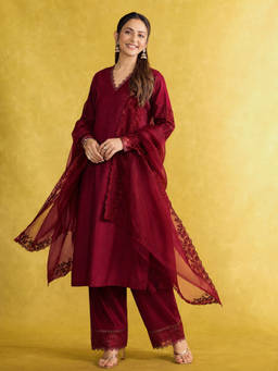 Aaghnya - Maroon Solid/Plain V-Neck Kurta Pant with Dupatta