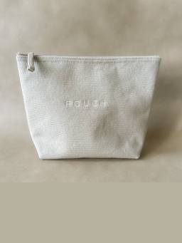 Akiiko - White Grain Curve Pouch