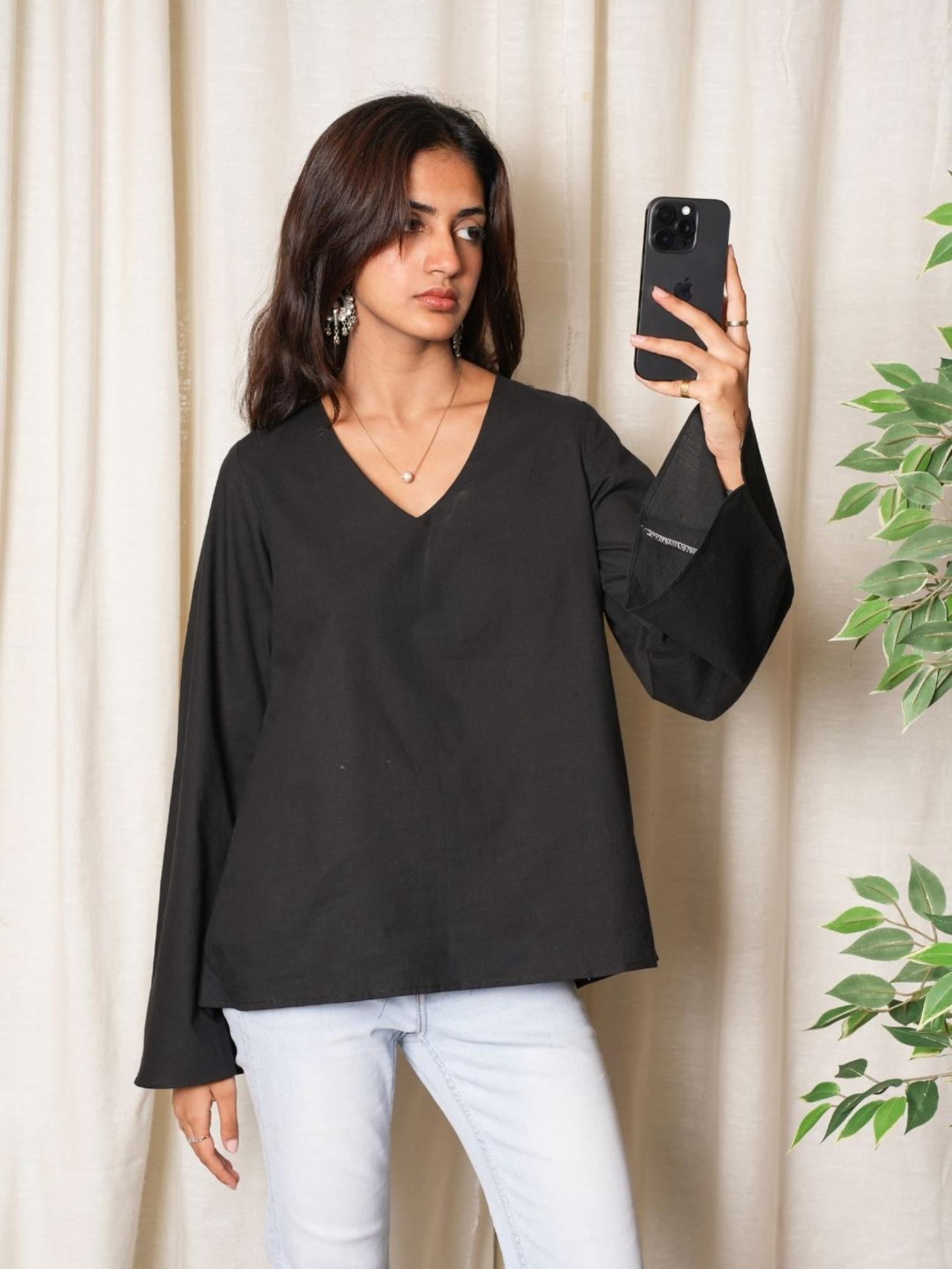 nishorama Black Krutika Bell Sleeved Top-picture-21