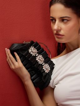 Akiki London - Women's Richmond Small Handle Clutch (S)