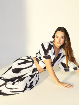 SHOWOFF - Women Black Printed Co-Ord (Set of 2)