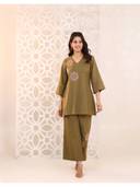 Green color option, Sold out, Currently selected