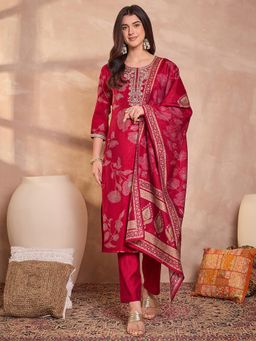 Vaamsi - Women Pink Silk Blend Floral Printed Straight Kurta Pant With Dupatta