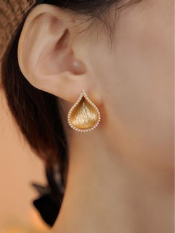 VIEN - White Anti-Tarnish Gold Plated Stud Earrings