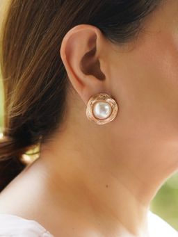 Kraft Smiths - Pearl Golden Stud Earnings