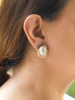 Kraft Smiths - Oval Pearl Earrings