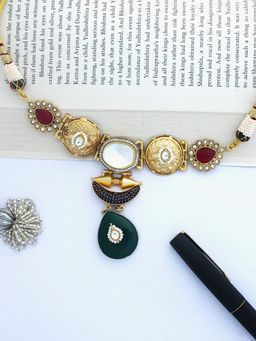 The Bling Girll - Elegant Traditional Kundan Pendant Necklace