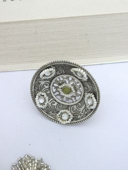 The Bling Girll - Silver Antique Round Ring with Floral Design