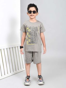 YOUMAA - Boys Grey Printed T-Shirt with Shorts