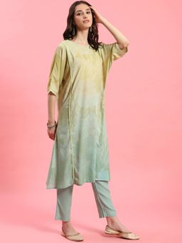 Shree - Women Muslin Green Floral Printed Kurta With Trouser (Set Of 2)