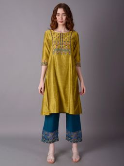 Shree - Women Poly Silk Green Embroidered Kurta With Pant (Set Of 2)