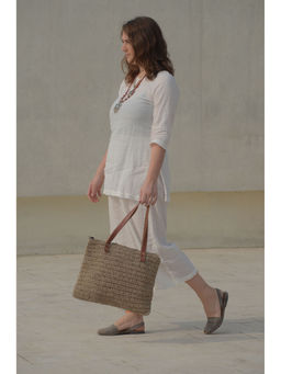 ITIHASIKALA - Women Crochet Brunette Handbag - Brown