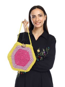 ITIHASIKALA - Women The Pentagon Crochet Shoulder Bag - Pink