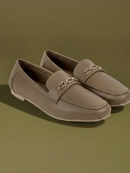 Metro - Beige Synthetic Round Toe Loafers