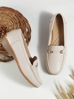 Metro - Beige Synthetic Round Toe Loafers