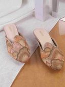 Gold color option, Currently selected