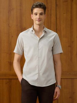 U.S. POLO ASSN. - Men Beige Solid Tailored Fit Equestrian Aisle Theater Shirt