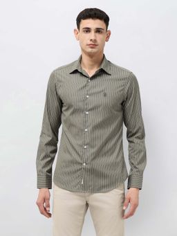 U.S. POLO ASSN. - Men Olive Tailored Fit Vertical Striped Shirt