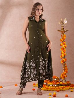 FASHOR - Solid Floral Resham and Zari Embroidered A-Line Kurta with Pant (Set of 2)