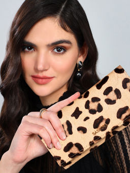 Sassora - Women Beige Genuine Leather RFID Wallet (6 Card Slots) (M)