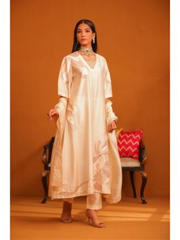 Omana by Ranjana Bothra - Ivory Jasmine Applique Kurta with Pant and Dupatta (Set of 3)