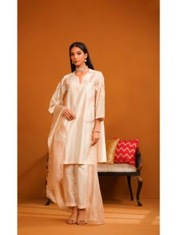 Omana by Ranjana Bothra - Ivory Huma Applique Kurta with Pant and Dupatta (Set of 3)