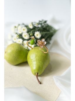 AZGA - White Pear Blossom Bracelet