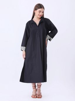 Qurvii - Women Black Solid Loose Maxi Dress