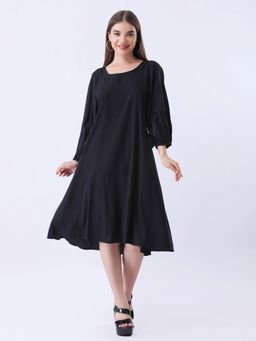 Qurvii - Women Black Solid Regular Midi Dress