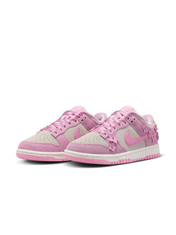 Nike - Women Dunk Low SE Florette Sneakers - Pink
