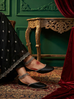 JODYHUB - Women Black Juttis