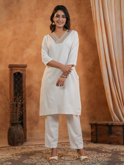 SPAN - White Straight Solid Kurta With Pant
