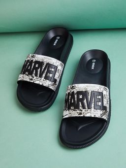 max - Men White Marvel Applique Sliders