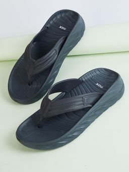 max - Men Navy Blue Textured Flipflops