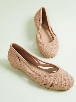 max - Women Beige Textured Ballerinas