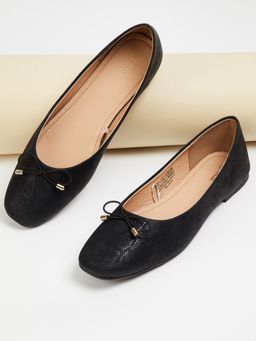 max - Women Black Textured Ballerinas with Bow