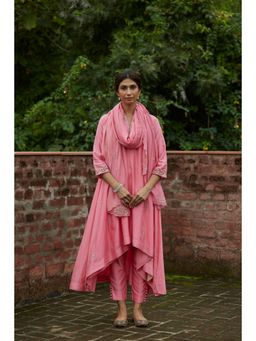 Vashisht Guru Dutt - Pink Chanderi Kalidar High-Low Kurta with Crop Pant and Dupatta (Set of 3)