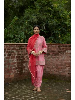 Vashisht Guru Dutt - Pink Raw Silk Panelled Kurta with Salwar and Dupatta (Set of 3)
