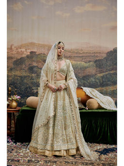 ITRH - Shvet Afsana Lehenga Blouse with Dupatta and Veil (Set of 4)