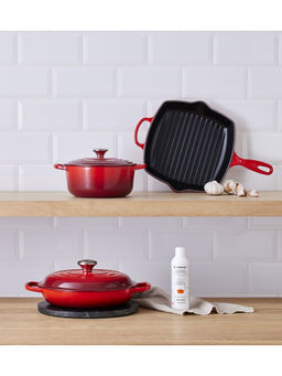 Le Creuset - Cherry Red Round Casserole 20cm , Shallow Casserole 26cm, Grillit 26cm