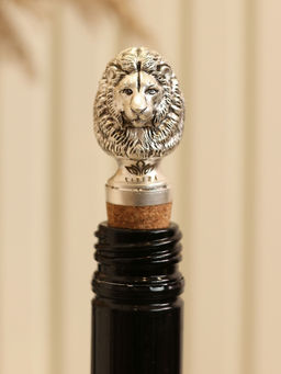 SABERA - Lion Head Bottle Stopper In Silver Finish