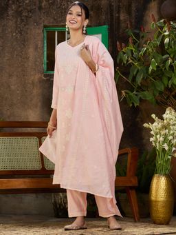 Koskii - Peach Embroidered Round Neck Three Fourth Sleeves Kurta Pant & Dupatta