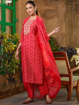 Koskii - Red Embroidered Round Neck Three Fourth Sleeves Kurta Pant & Dupatta